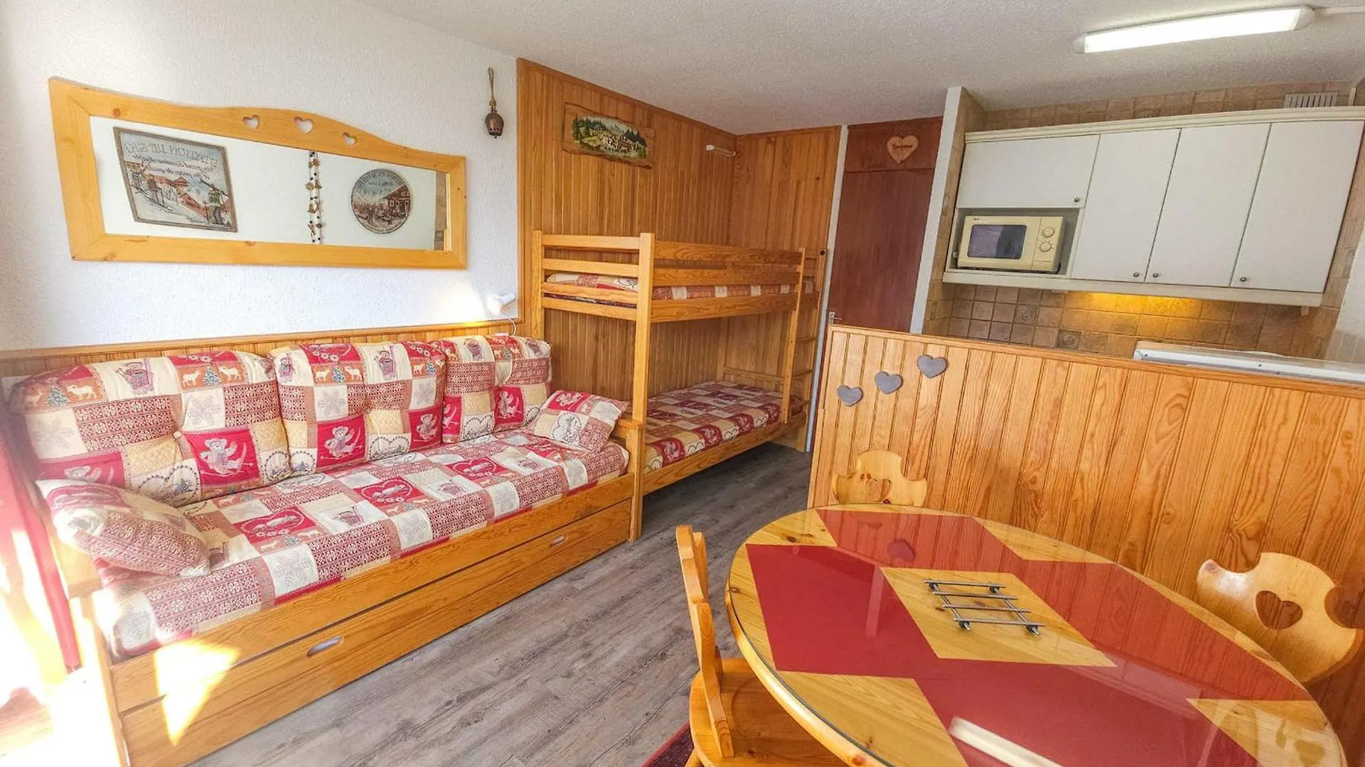 Studio Confortable Aux Menuires, Skis Aux Pieds, Balcon Sud-Ouest, Services Disponibles - Fr-1-452-100 Saint-Martin-de-Belleville 0*,  France